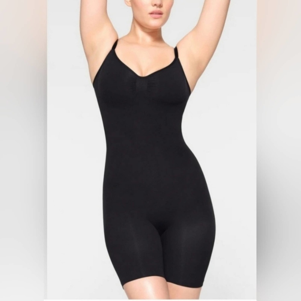 NEW! SKIMS BLACK SEAMLESS SCULPTING MID-THIGH BODYSUIT Body shaper Large/Xlarge